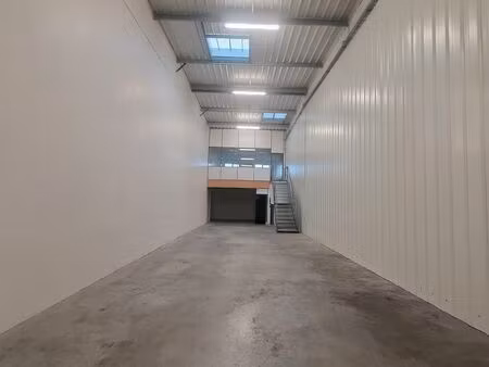 local professionnel 216m2