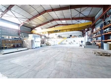 local d'activité 1 336 m²