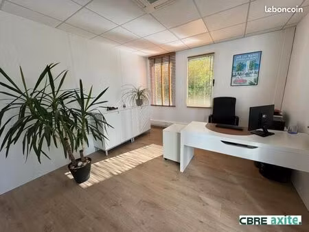 bureaux 74 m²