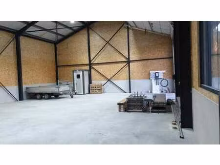 entrepôt +/- 180 m² sur chastre à louer