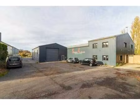 entrepôt/atelier+ espace ext. + bureaux + appart 3ch jardin