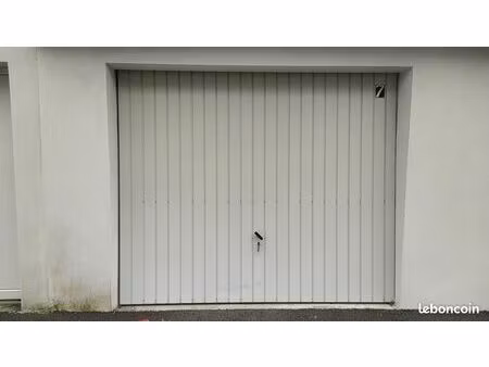 parking/box 17 m² lanester