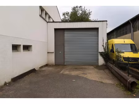 entrepôt - 372m ²