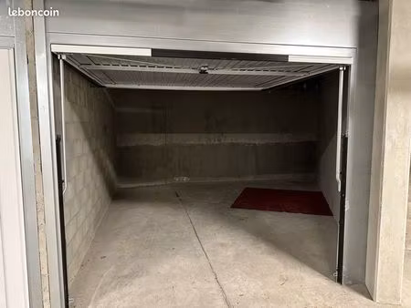 garage en sous sol box fermé dans résidence sécurisée