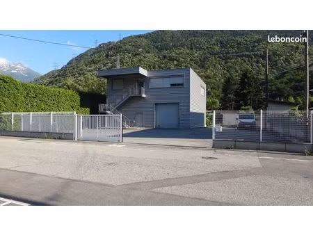 bâtiment artisanal et commercial