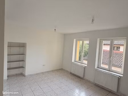 t4 à louer dans une maison divisé en 3 logements