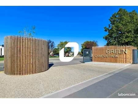 local d'activité 6 239 m²