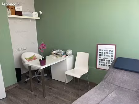 bureau à louer dans cabinet paramédical – mi-temps – 250 /mois charges comprises