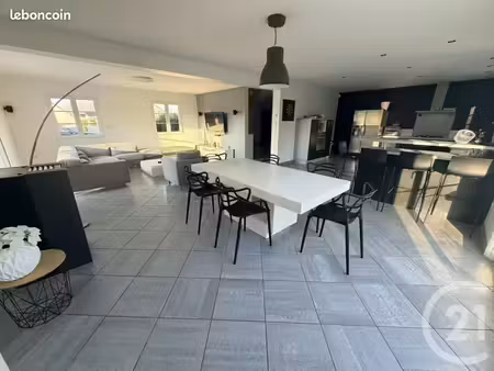 pavillon 9 pièces 247 m²