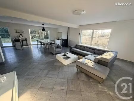 pavillon 9 pièces 247 m²