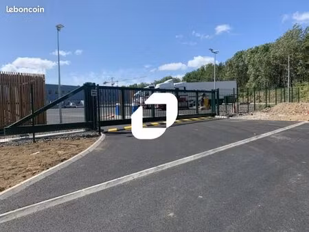 local d'activité 300 m²