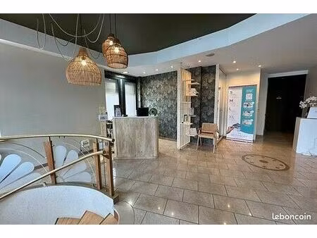 location cabinet dans un etablissement