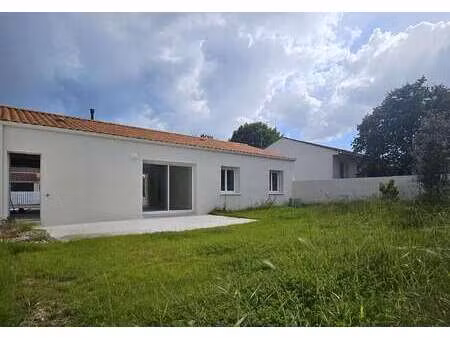 location maison à sainte-foy (85150) : à louer / 82m² sainte-foy