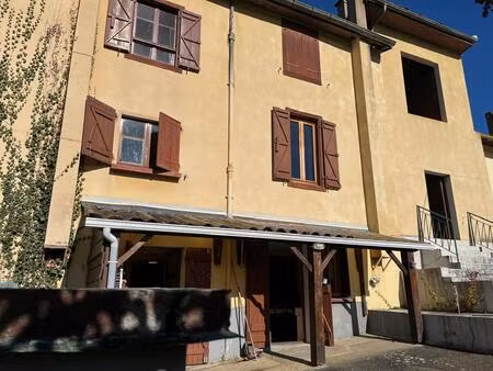 maison de ville à aspet  avec vue imprenable sur le cagire. exposition sud