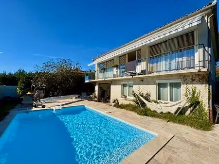 villa moderne avec piscine  dans figeac (lot)