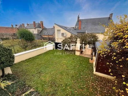 grande maison de bourg  située à coulans sur gee