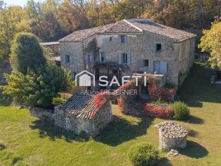 domaine – ancienne ferme en pierre rénovée avec soin et pensé pour le confort du quotidien