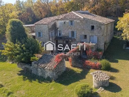 domaine – ancienne ferme en pierre rénovée avec soin