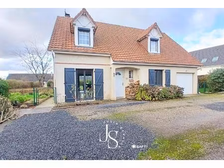 maison familiale de 2004 en très bon état  4 chambres  poêle à bois  garage