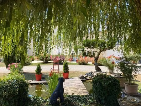 spacieuse maison de maître dans un parc paysager