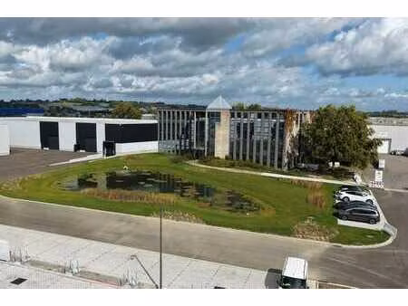 hall avec quai et bureaux neufs dans pae des plénesses !