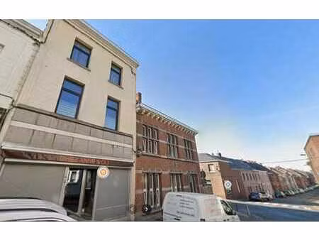 à vendre : bâtiment commercial avec logement intégré