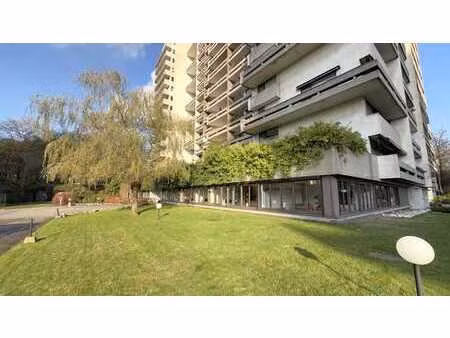 bureaux de plain-pied à vendre le long du singel à anvers.