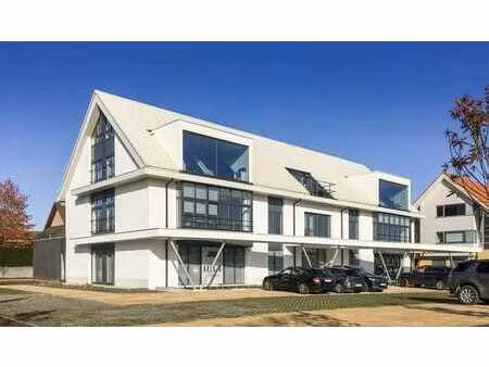 bureau lumineux à louer sur un emplacement visible à sint-m