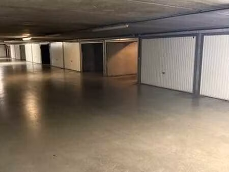 box garage fermée en vente au cœur d'ostende.