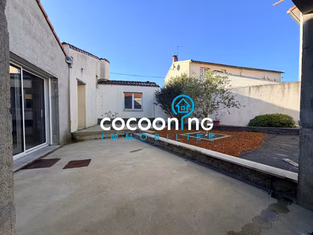 maison de village atypique à monnières