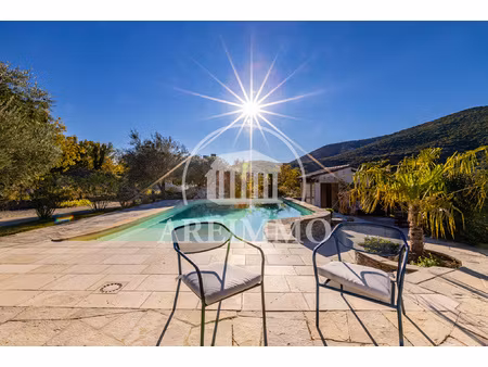 maison d'exception de type 11 de 228m2 habitable sur une par