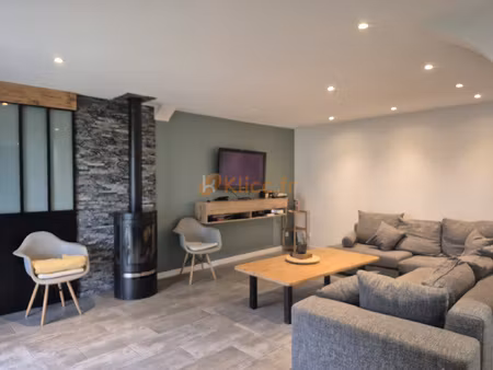 en vente à la remuée : grande maison avec terrasse avec patr