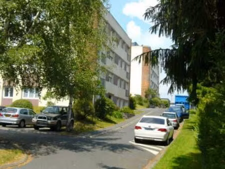 f2 avec garage et cellier