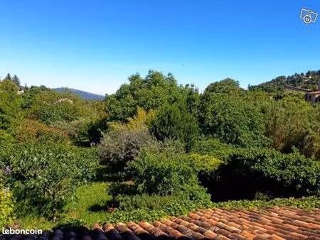 charmant 2 pièces avec jardin  au calme  parking à proximité et belle vue à figanières