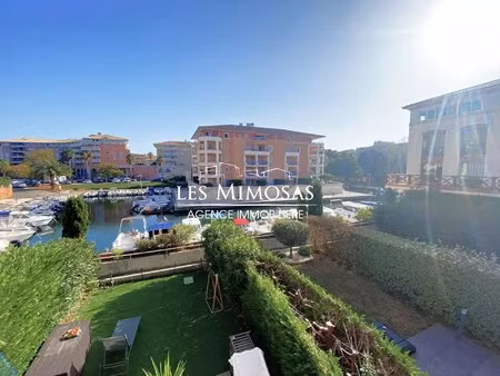 port-frejus  studio-cabine vue port