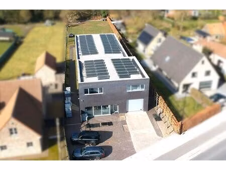 modern bedrijfsgebouw van 540m² voor atelier- of opslagruimte op een perceel van 1.845m²