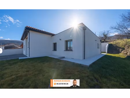 plain-pied moderne 70 m² de pièce de vie – piscine & prestations haut de gamme à laroque-d