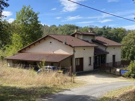 brossac. maison de campagne à vendre. 3 chambres  sous-sol et jardin
