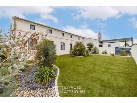 maison récente en pierre de taille à l'esprit charentais