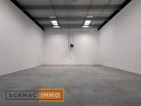 local d'activités de 1341m²