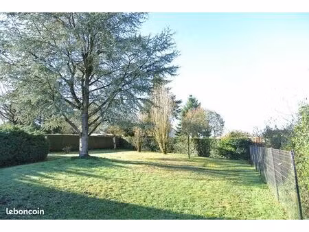 terrain constructible de 700 m²