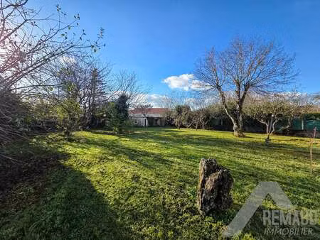 vente terrain à aizenay (85190) : à vendre / 510m² aizenay