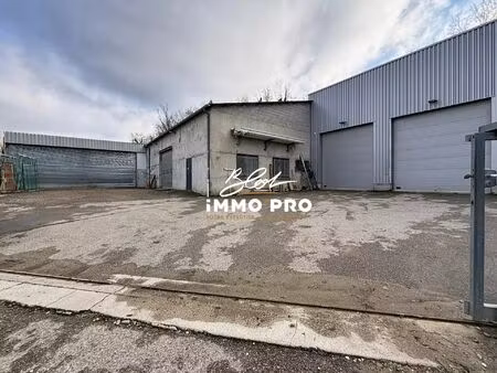 location local commercial 310 m2 à domarin