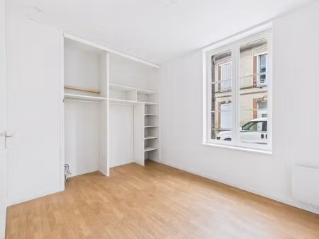 bel appartement rénové à deux pas de la mairie