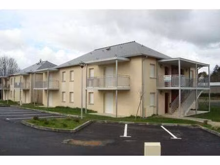 location appartement 3 pièces à belle-isle-en-terre (22810) : à louer 3 pièces / 33m² bell