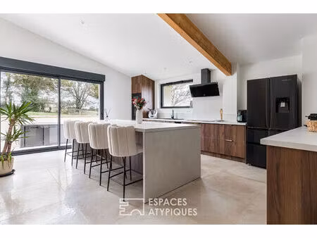 maison en pierre de caractère à la rénovation contemporaine