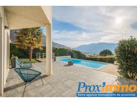 maison d’architecte avec piscine et vue panoramique