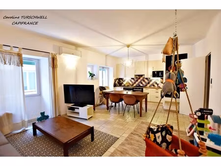 cuers (83) - tres jolie maison de ville renovee de 110m² avec grand garage - au calme - to