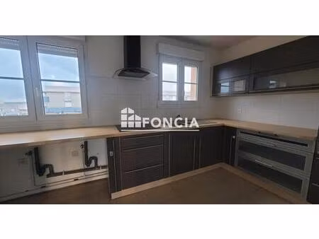 3 pieces immeuble recent