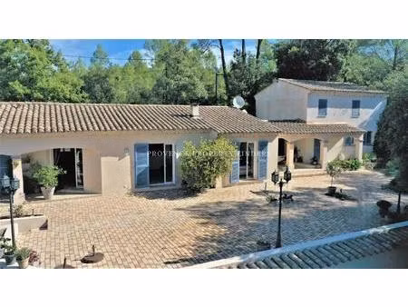 vivez la provence : villa d'environ 200 m² avec deux appartements